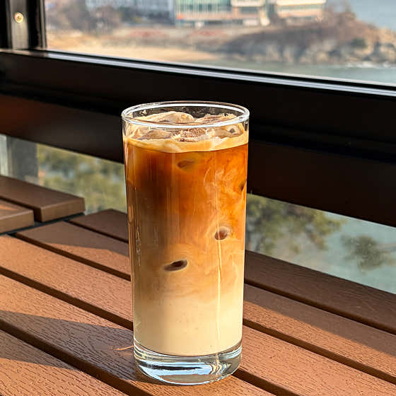 바닐라라떼(HOT/ICE) 메뉴 사진(네이버)