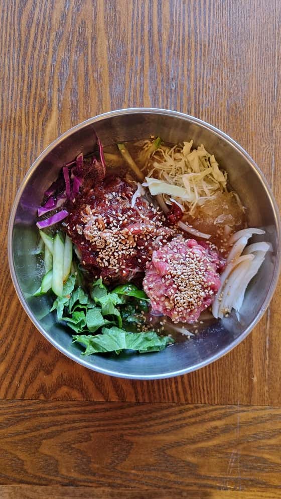 한우 육회 비빔냉면 메뉴 사진(네이버)