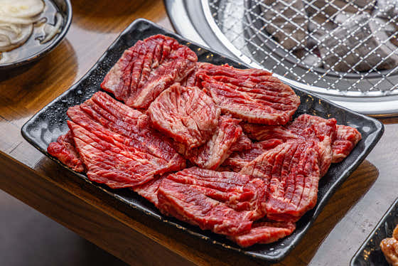 황제갈비살 (생고기) 100g 메뉴 사진(네이버)