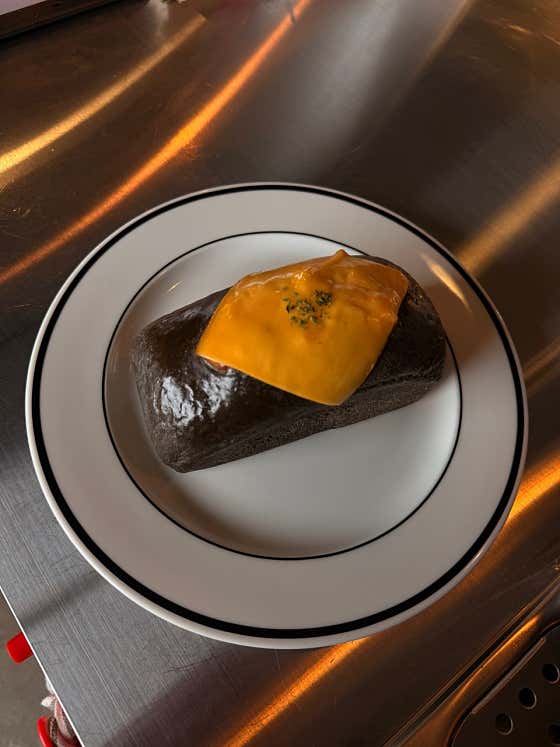 오징어 먹물 치즈식빵 메뉴 사진(네이버)