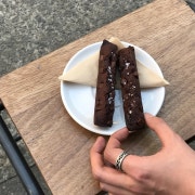 솔티드 초코 휘낭시에 메뉴 사진(네이버)