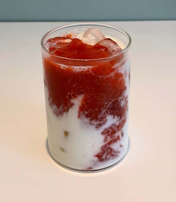 딸기라떼(Ice only) 메뉴 사진(네이버)