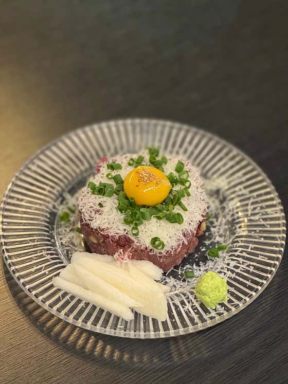 눈꽃치즈육회 메뉴 사진(네이버)