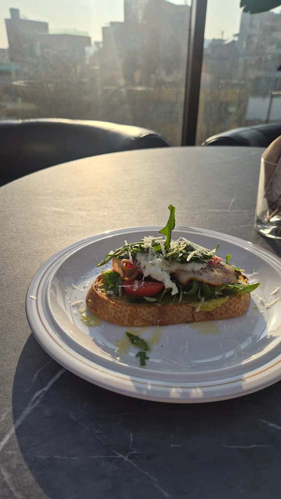 Avocado Open Toast 메뉴 사진(네이버)