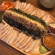 가브리수육(국산) & 메밀비빔국수 메뉴 사진(네이버)