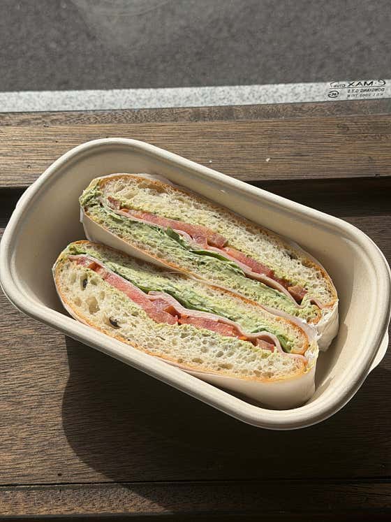 바질크림치즈샌드위치 메뉴 사진(네이버)