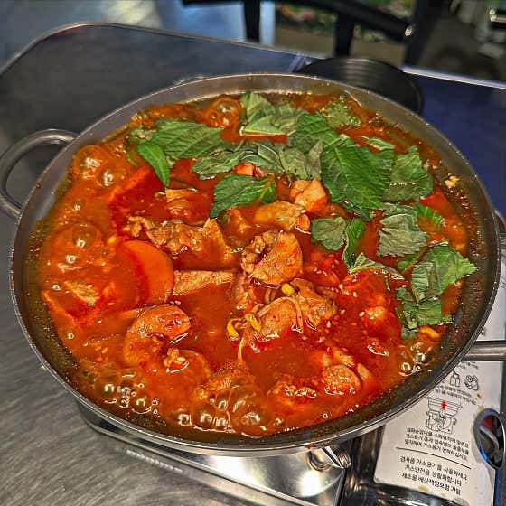 닭+돼지 짜글이 메뉴 사진(네이버)