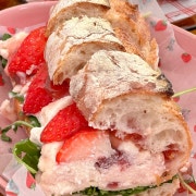 Strawberry cheeses🍓 메뉴 사진(네이버)