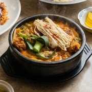 김치돈까스우동+미니공기밥 메뉴 사진(네이버)