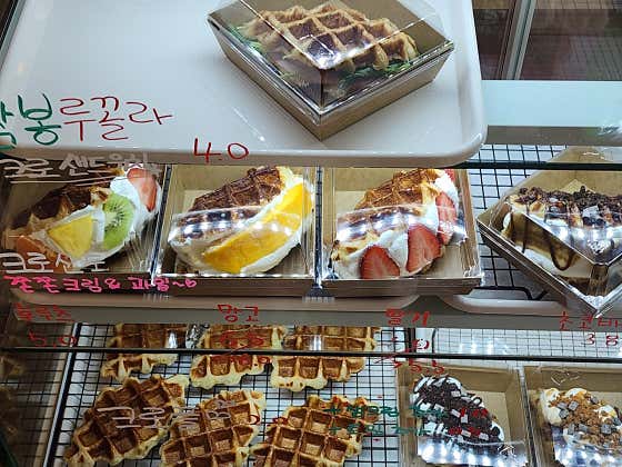 크로플 후르츠산도 메뉴 사진(네이버)