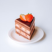 딸기 초코 케이크 (시즌아웃) 메뉴 사진(네이버)