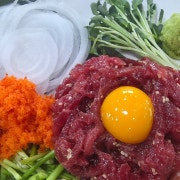 육회 + 매운탕 (세트) 메뉴 사진(네이버)