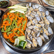바지락칼국수&강된장보리밥 메뉴 사진(네이버)