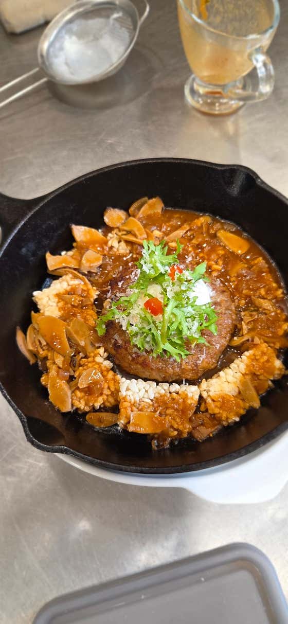 찹쌀누룽지햄버거스테이크 메뉴 사진(네이버)
