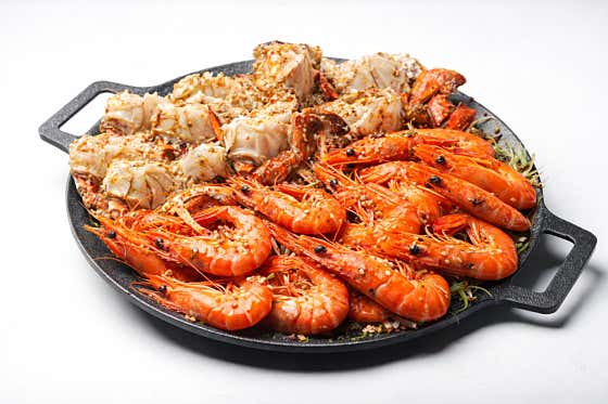 무쇠 갈릭버터 꽃게+새우구이 한판 메뉴 사진(네이버)