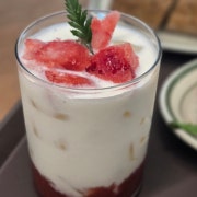 딸기라떼 메뉴 사진(네이버)
