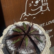 미드나잇솔티초코케이크 메뉴 사진(네이버)