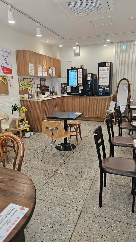 카페인24 수원율전점