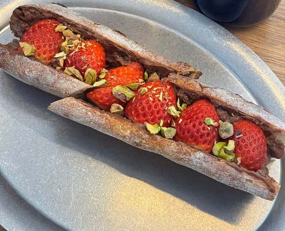딸기초코바게트(시즌메뉴) 메뉴 사진(네이버)