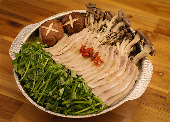 미나리 수육 나베 메뉴 사진(네이버)
