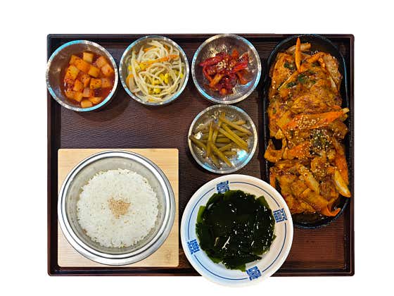 제육볶음 솥밥 한상 메뉴 사진(네이버)