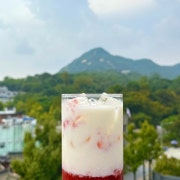 딸기라떼 메뉴 사진(네이버)