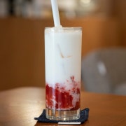 딸기 라떼 메뉴 사진(네이버)