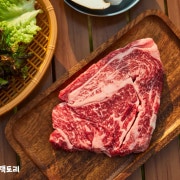 🥩 국내산 채끝등심 (100g) 메뉴 사진(네이버)