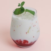 리얼딸기라떼 메뉴 사진(네이버)
