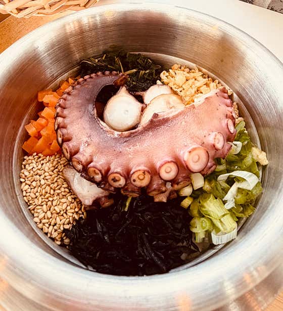 문어 솥밥 메뉴 사진(네이버)