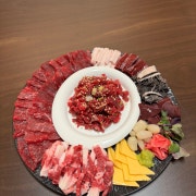 한우생고기모듬 메뉴 사진(네이버)