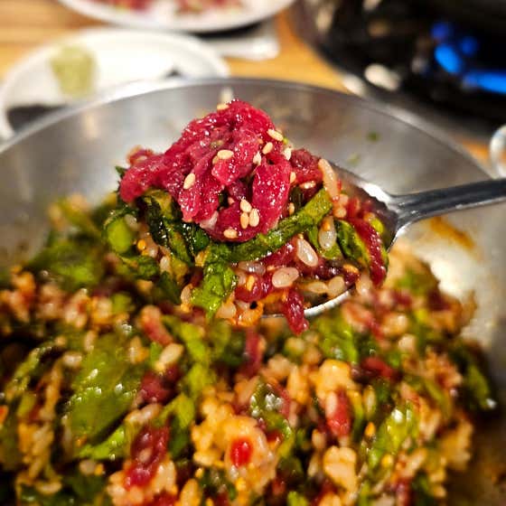 고기반 야채반 육회비빔밥 메뉴 사진(네이버)