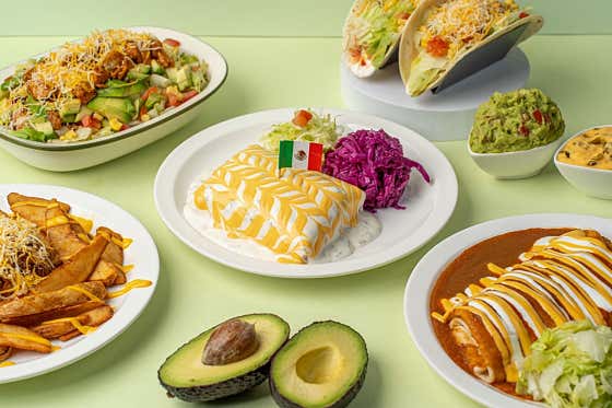 Assorted dishes and accompaniments at Mexiko Sikdang