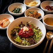 육회 비빔밥 메뉴 사진(네이버)