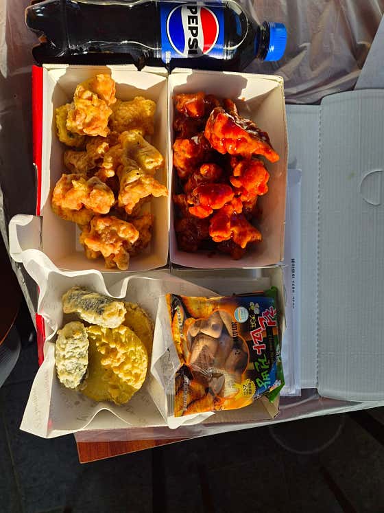 반반치킨 메뉴 사진(네이버)