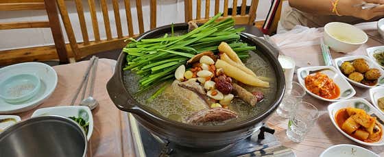 황칠 한방닭 백숙 메뉴 사진(네이버)