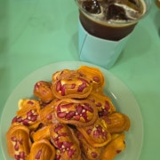 꿀벌땅콩빵 (꿀벌세트 & 말벌세트 메뉴 사진(네이버)