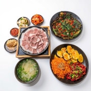 반길촌 프리미엄 차돌수육 한상 메뉴 사진(네이버)