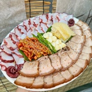 동해 문어삼합 메뉴 사진(네이버)