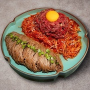 힙지로 육회무침 메뉴 사진(네이버)