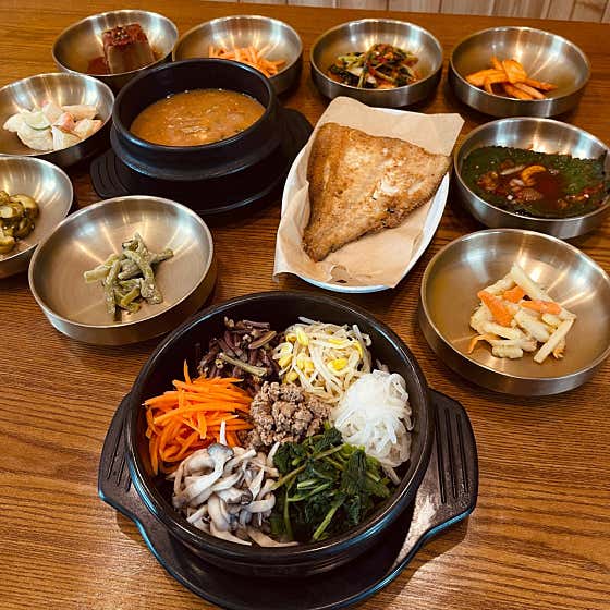 보리돌솥비빔밥 정식 메뉴 사진(네이버)