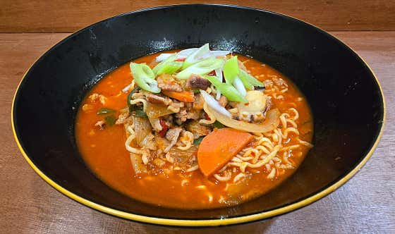울스라면 + 햇반 메뉴 사진(네이버)