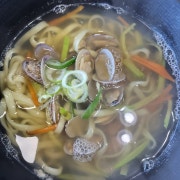 녹차 바지락 칼국수 메뉴 사진(네이버)
