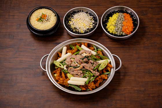 뼈있는 닭발 세트 메뉴 사진(네이버)