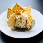 대파크림치즈 크래커와 잼 메뉴 사진(네이버)