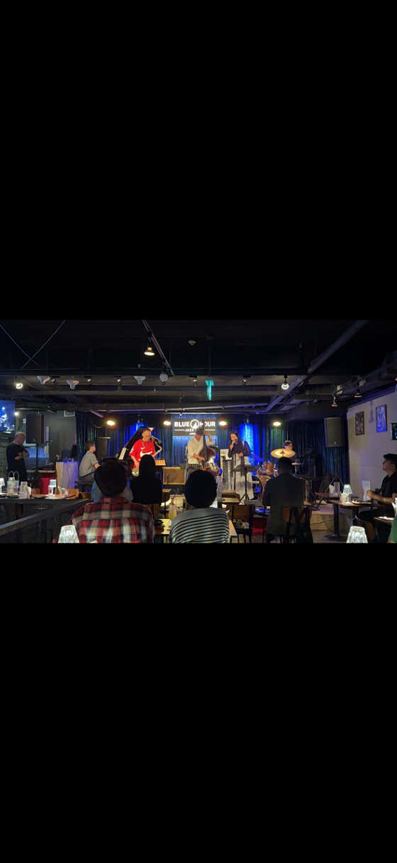 블루아워 Jazz Club · 네이버 지도·플레이스 8