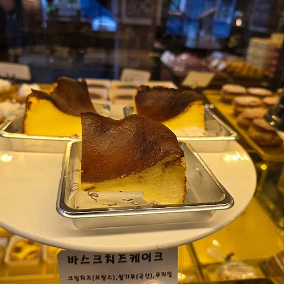 치즈바스크케이크 메뉴 사진(네이버)