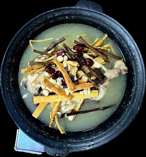 솥뚜껑닭백숙(생닭사용,하루전 예약) 메뉴 사진(네이버)