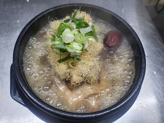 산삼•능이버섯•백하수오약초삼계탕 메뉴 사진(네이버)