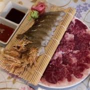 (한정수량)생새우회+차돌생고기 메뉴 사진(네이버)